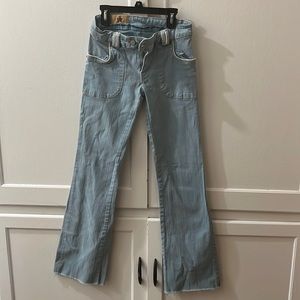 Rock & Republic light denim flare jeans, frayed ends. Sz 26